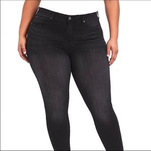 Torrid Premium Bomshell Skinny Black Jean Size:22R